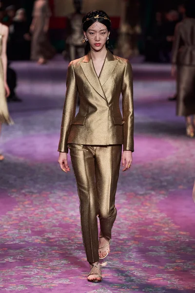 Look 8